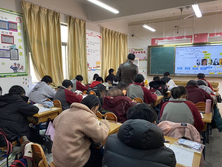 市教研员_html_26faad60.jpg