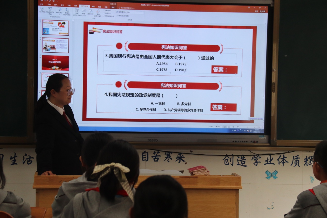 宪法伴我一生_html_434a82ea.jpg