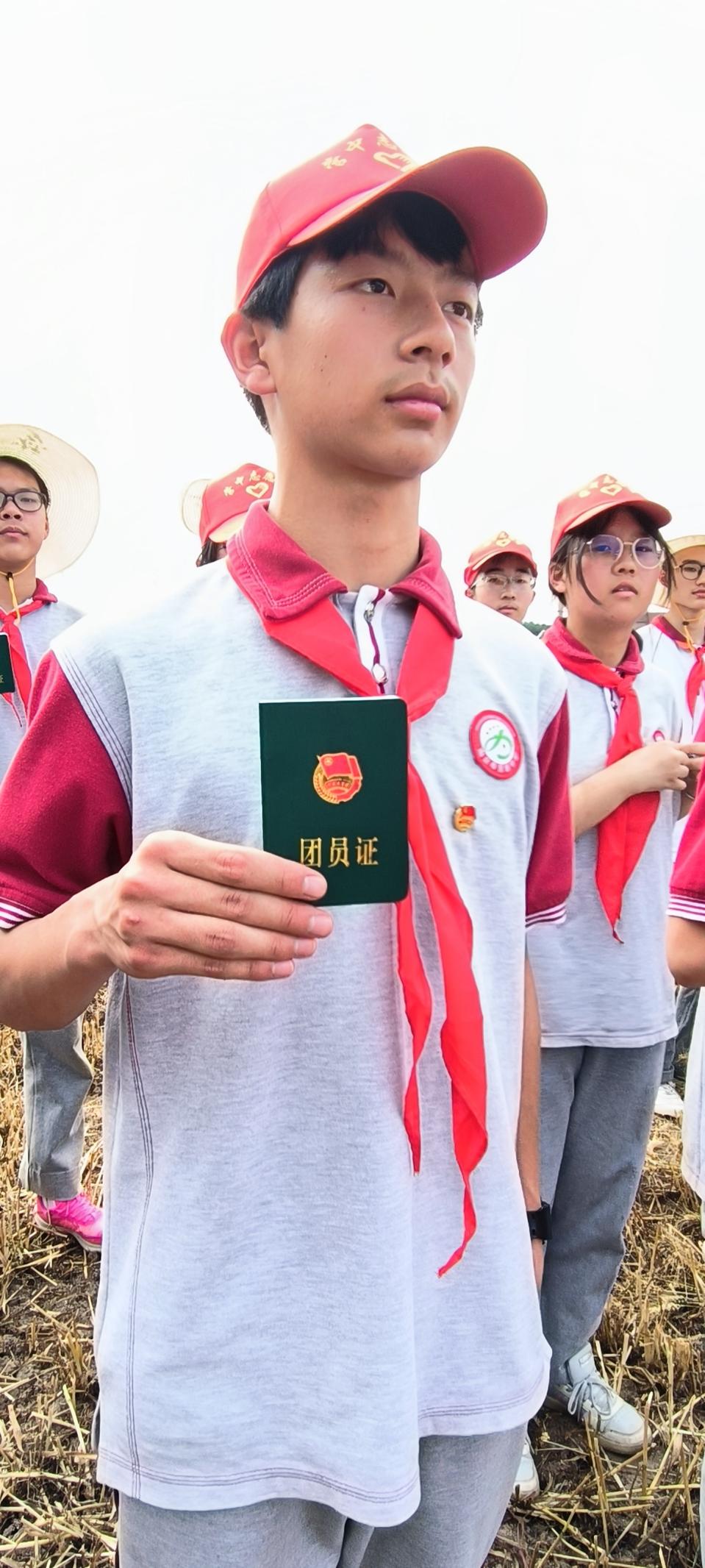 营中小青团志愿者“小农夫”主题团日活动新闻稿_html_626b525f.jpg