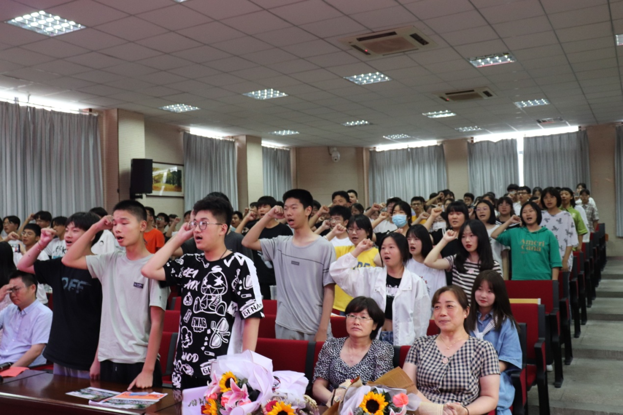 毕业典礼暨社团巡礼新闻稿_html_m105ac54.jpg