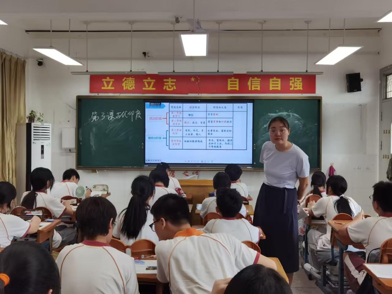 【尊荣营中•教研】深耕课堂展风采,示范引领促成长——2025-2026学年第一学期9月校内骨干教师示范课活动纪实