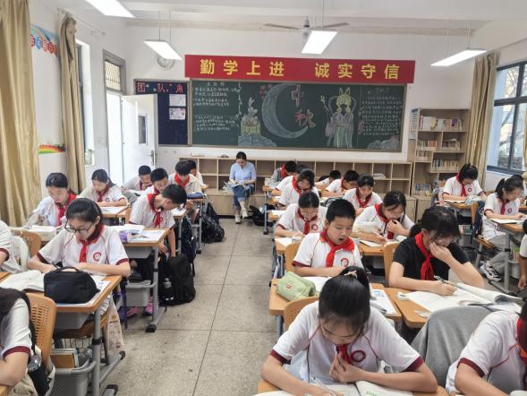【尊荣营中】精准视导赋能 五育并举共进  ——栖霞区教育局、栖霞区教师发展中心对营防中学进行教学视导