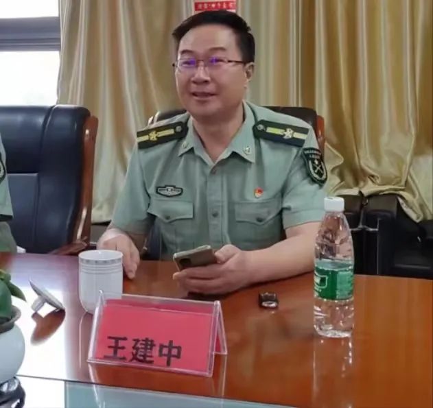 新建 DOCX 文档_html_27f79ccc.jpg
