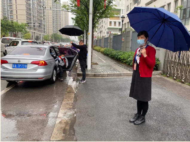 【悦群燕小】以减负促增效，以关注护成长