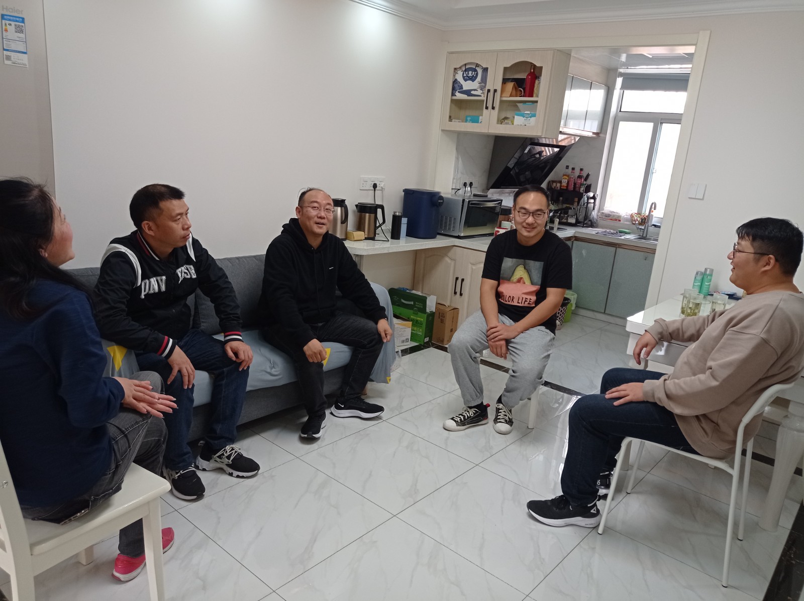 【燕小党建】情系教师，温暖人心——燕子矶中心小学第一党支部开展走访慰问教师活动（一）