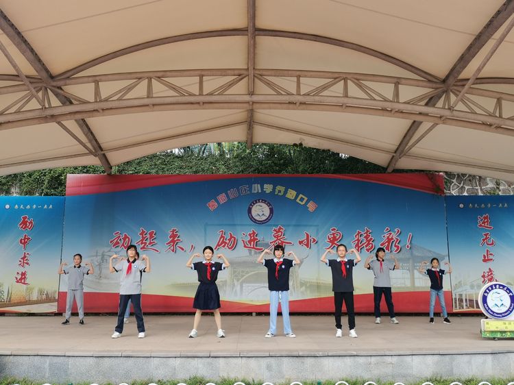 光辉的十月是中国人民盛大的庆典_html_754a0a90.jpg