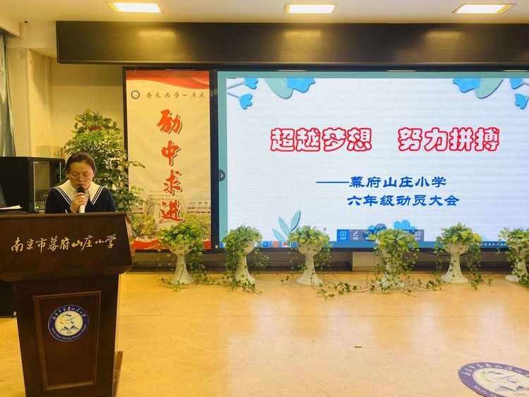 光辉的十月是中国人民盛大的庆典_html_4f47acef.jpg