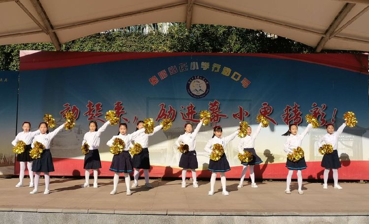 光辉的十月是中国人民盛大的庆典_html_m3c9dce8a.jpg