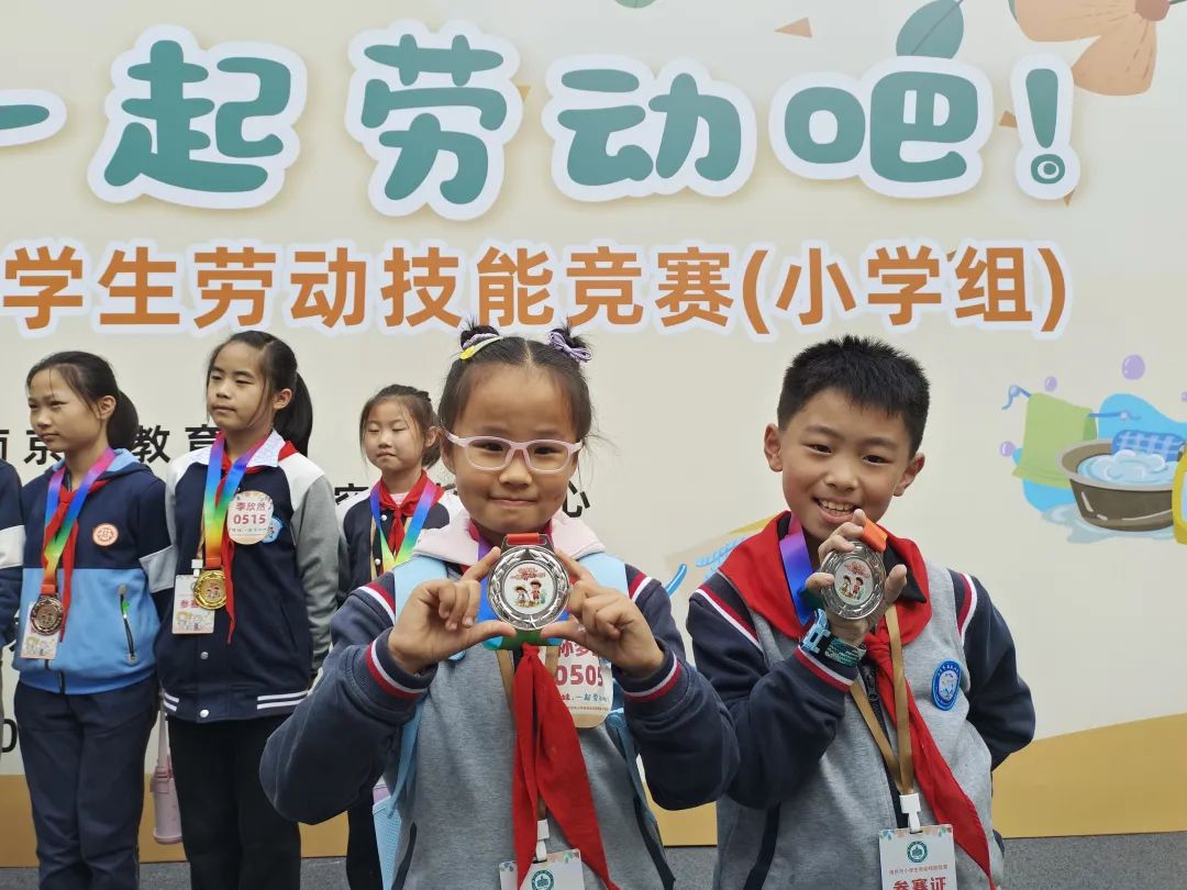 幕府山庄小学 11月德育快讯_html_m2dee1775.jpg