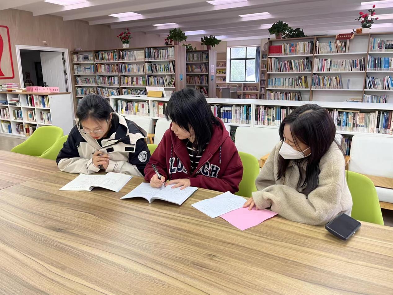 我是班级小主人 新闻稿(1)_html_m2ee9feb6.jpg