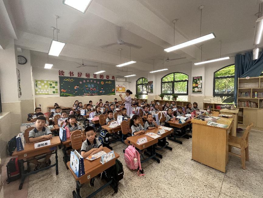 入学仪式新闻稿的副本_html_m3ffe0bde.jpg