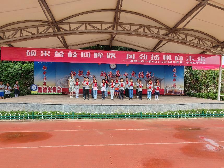 结业新闻稿_html_m6e134aa8.jpg