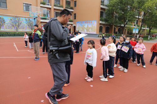 幕府山庄小学“阳光运动 快乐成长”春季运动会(2)(1)_html_5226f7fb.jpg