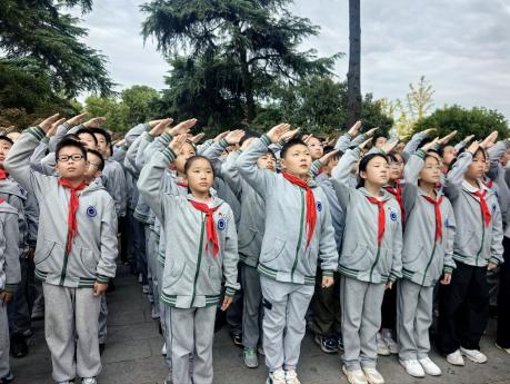 红山寻童趣 栖霞赏秋韵_html_3ea236a8.jpg