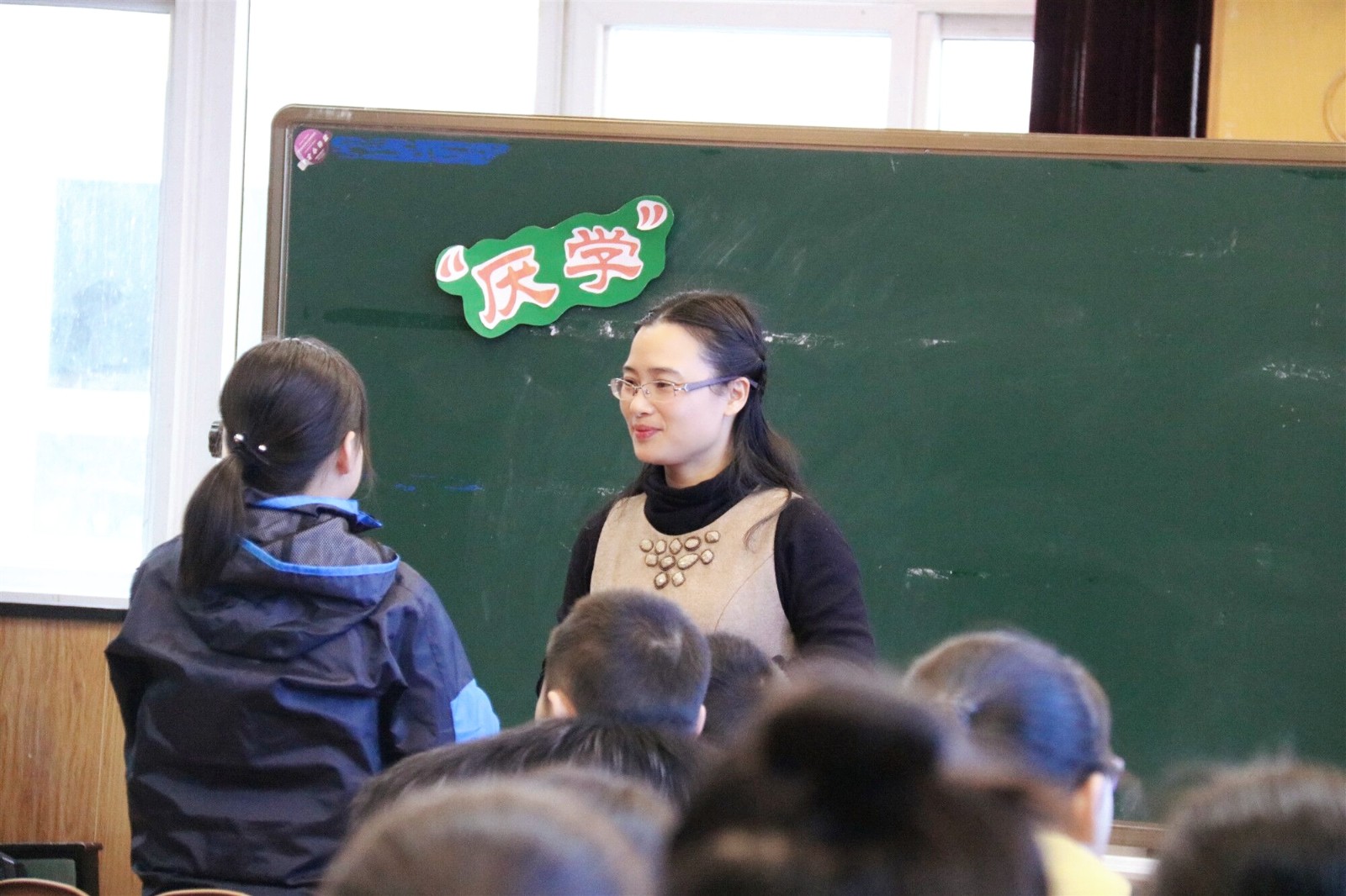 【阳光太阳城】】阳光姐姐，用爱心和责任陪伴孩子幸福成长  ——中共南京市太阳城小学党总支田宁同志先进党员事迹（四十七）