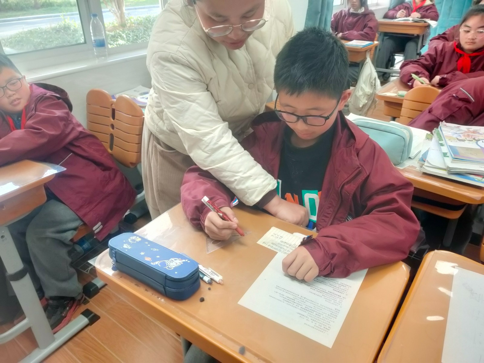 教师指导坐姿.jpg