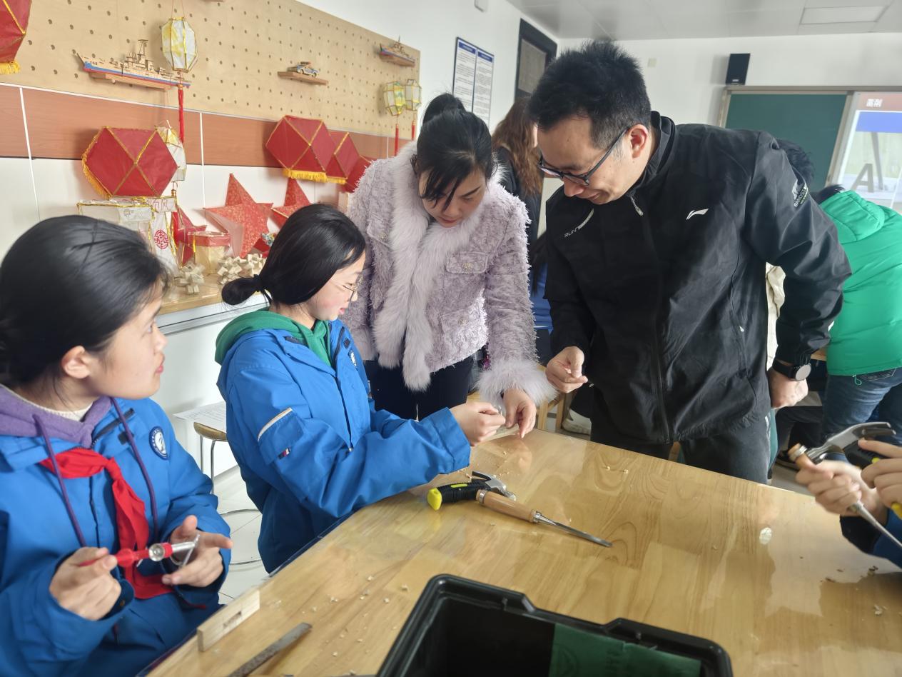 落实劳动必修课 贯彻劳动新课标(1)_html_1c8370c5.jpg