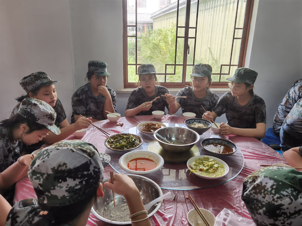 20200826秣马扬帆炼意志，行健学子再启航(王璇）_html_m3636a724.jpg