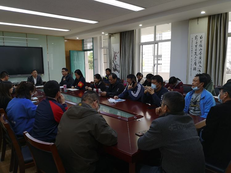 中桥中学九年级第一次模拟考试动员会2020.4.20_html_m6a0ec9de.jpg