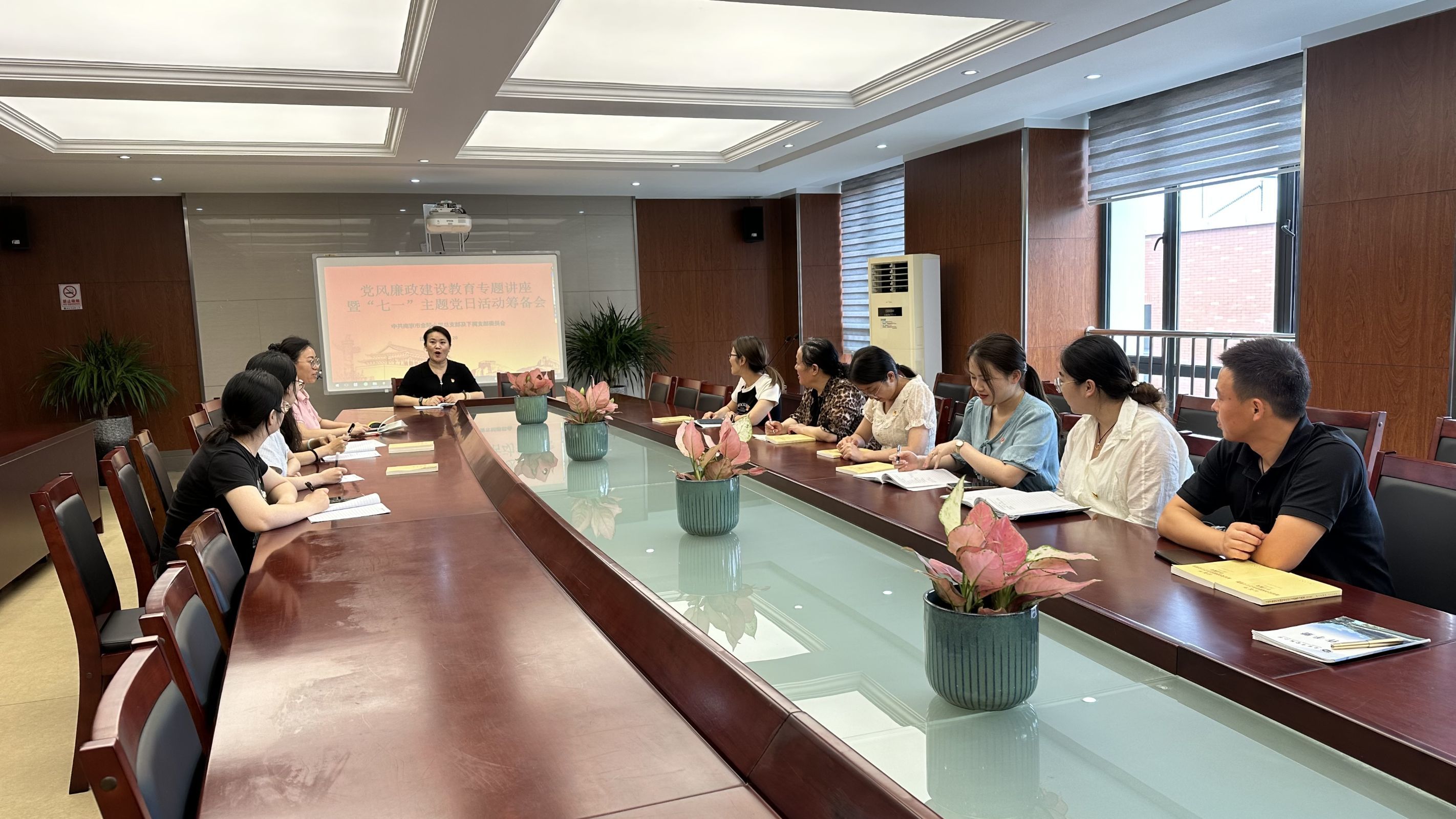 【石抱树·先锋行】(主题党日)南京市金陵小学党总支部开展_html_7e5a81d8.jpg