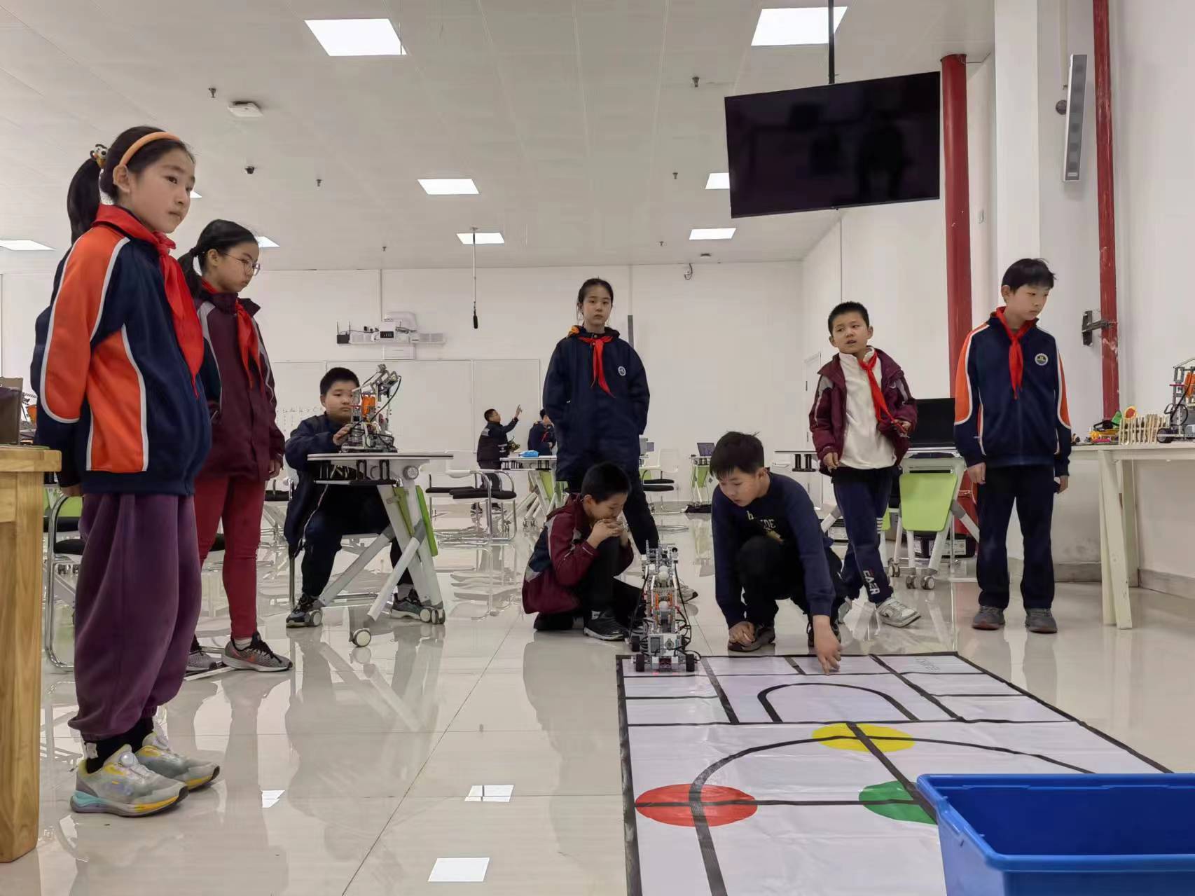 竞技激情，智慧成长——记学生参与信息素养提升实践活动项目现场赛(1)_html_mfe30dba.jpg