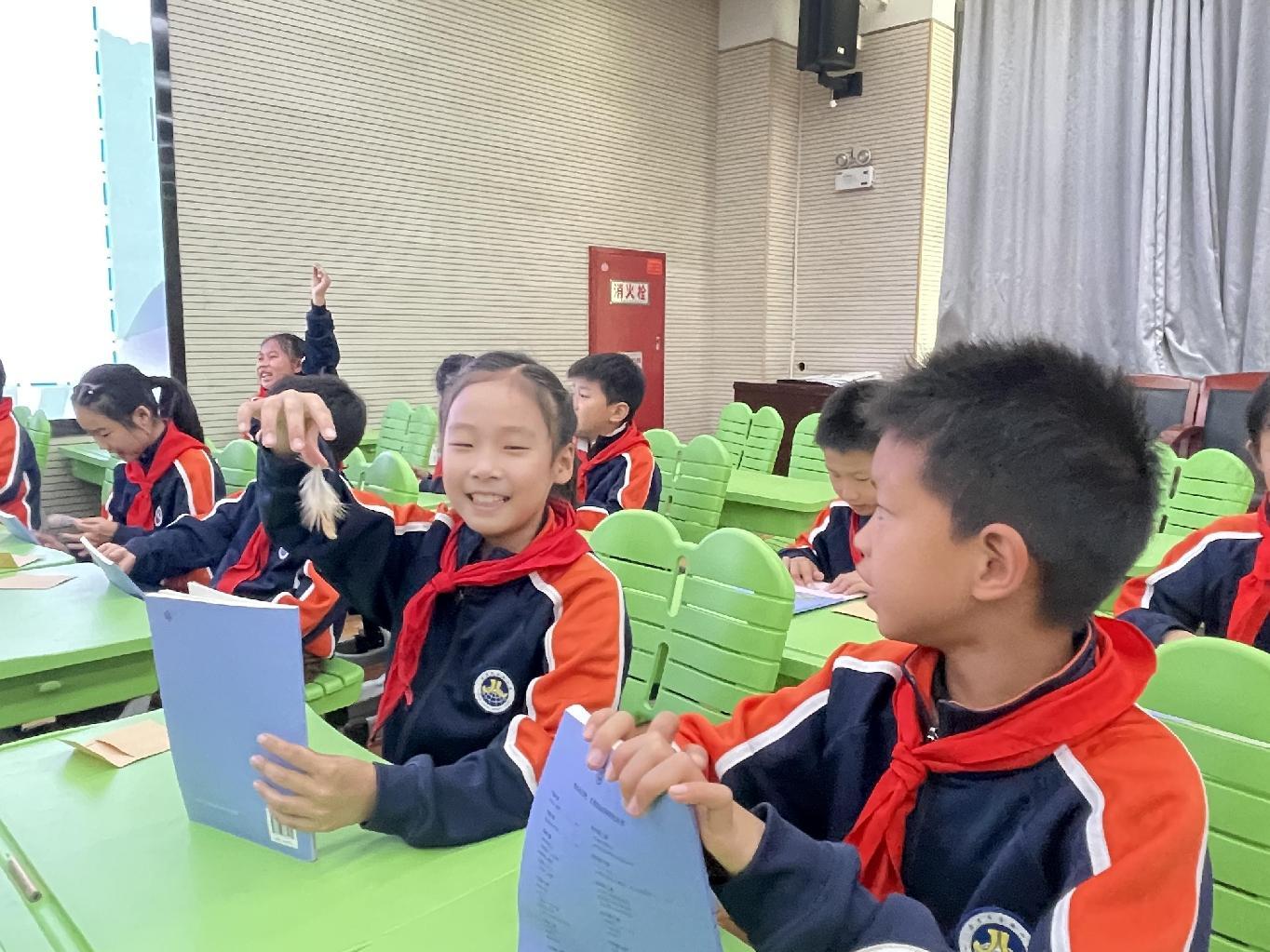 【已改】读经典文本，听思维花开——记金陵小学语文教研组“快乐读书吧”课例研讨活动(1)_html_m2762d9aa.jpg