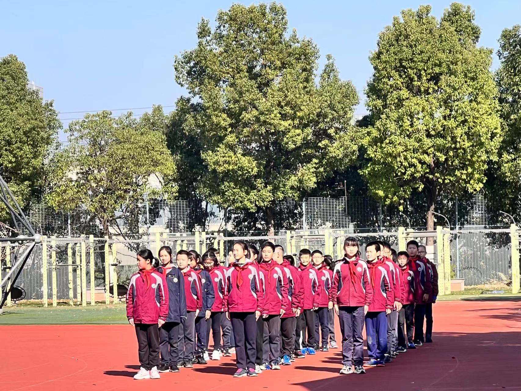 足球开幕式新闻稿_html_25e385f1.jpg