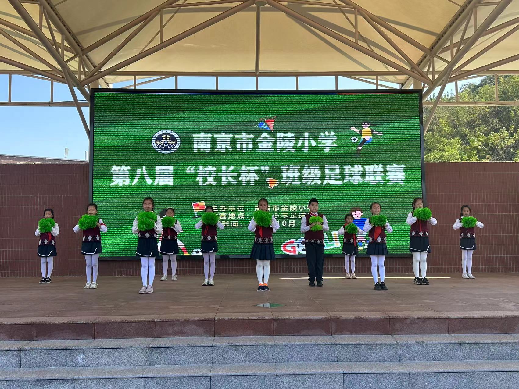 足球开幕式新闻稿_html_521f7aae.jpg