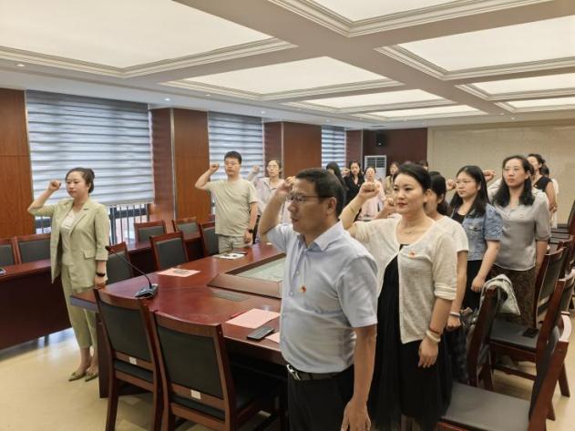 2024.6.28【石抱树·先锋行】金陵小学和园校区第一党支部召开讨论接收预备党员会议_html_1b33cae9.jpg