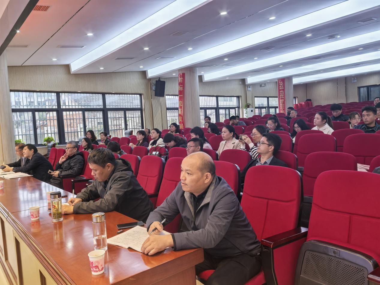 【薛玲芳李新名师工作室】送教送研共交流 且学且思促成长图文_html_2f044a0a.jpg