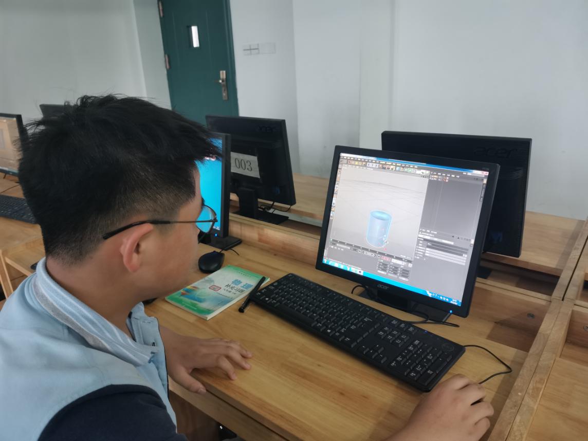 c29-9 学校科技节活动照片_html_m56fb723f.jpg