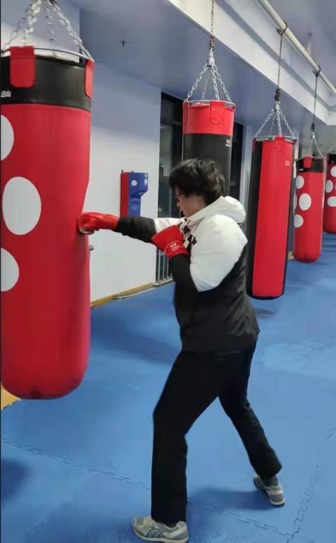 1216 拳击冠军进校园修改_html_m63faea91.jpg
