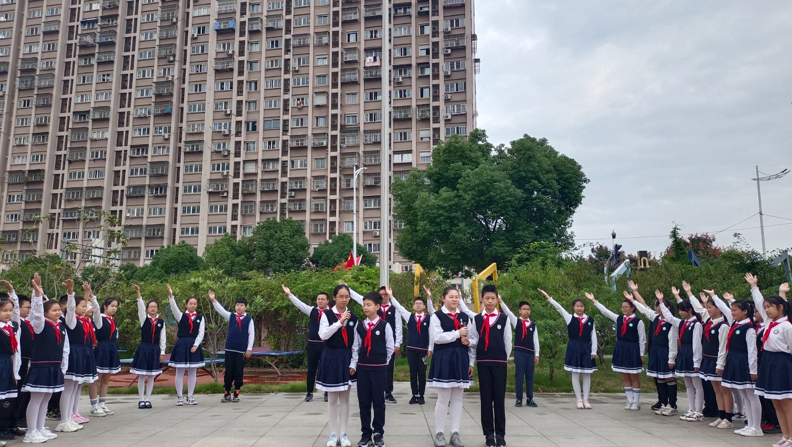 【花港一小】喜迎二十大，童心向党靠——花港第一小学第五周升旗仪式