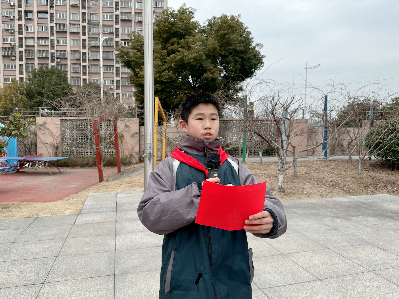 【花港一小】颁发流动红旗 传承文明风尚  （九十七）