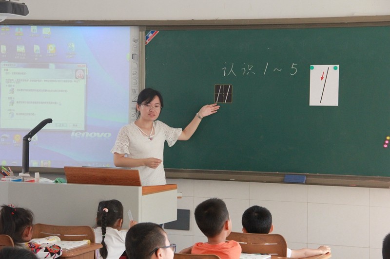 【花港一小】课堂，教学永远的阵地——校领导进课堂
