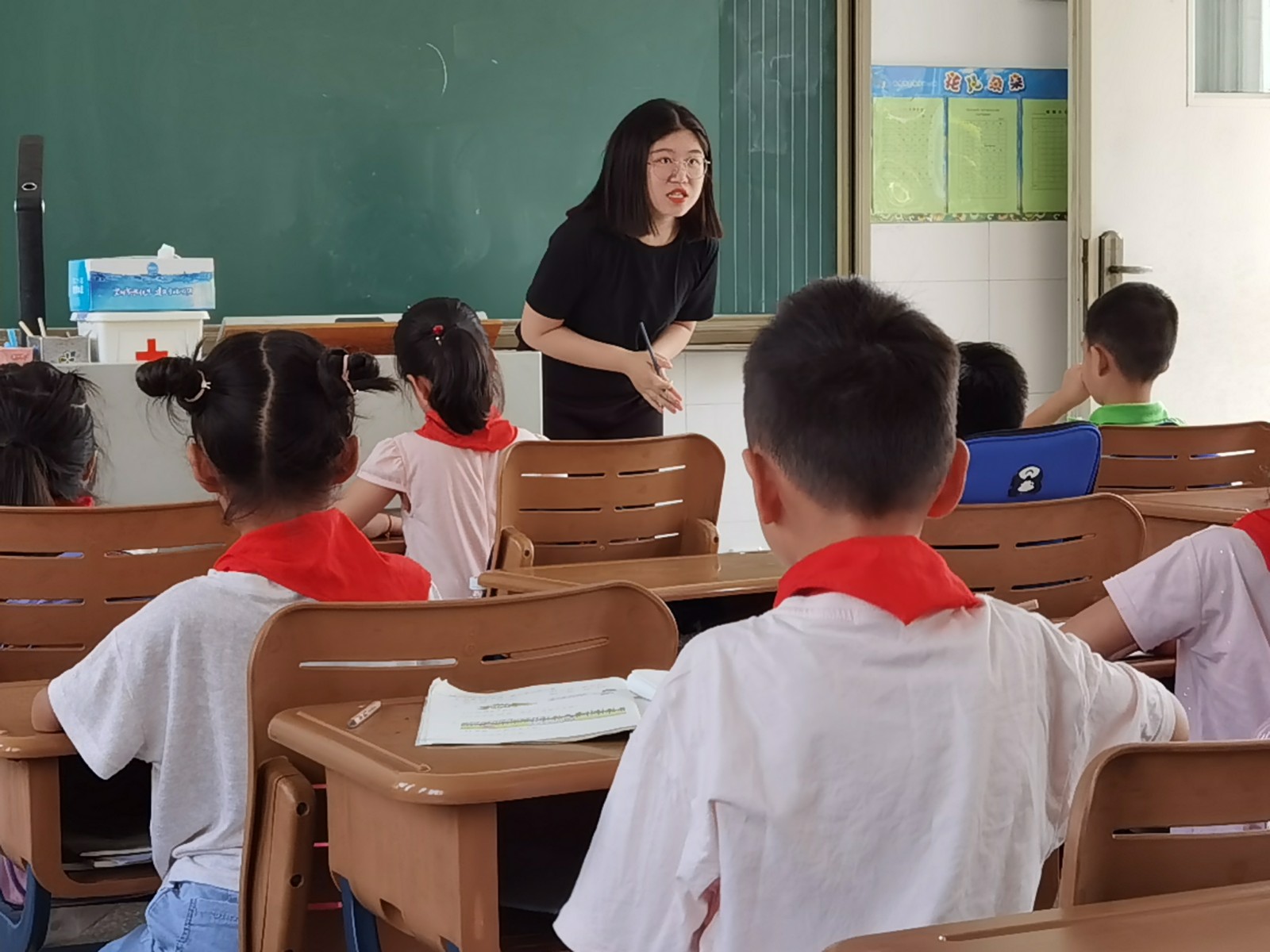 吴慧敏老师执教书法课（授课）.jpg