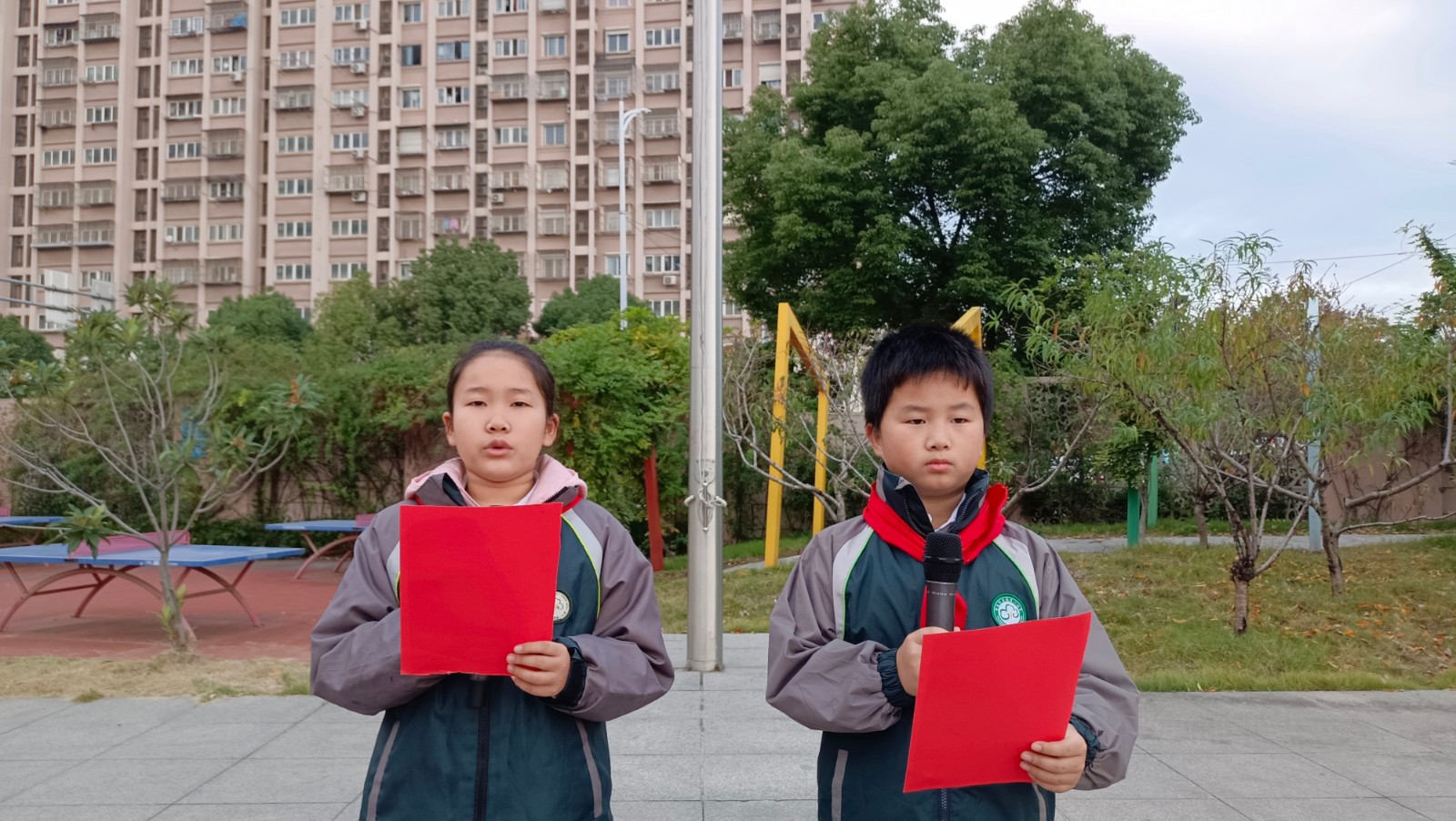 【花港一小】不学礼，无以立——花港一小第十四周升旗仪式