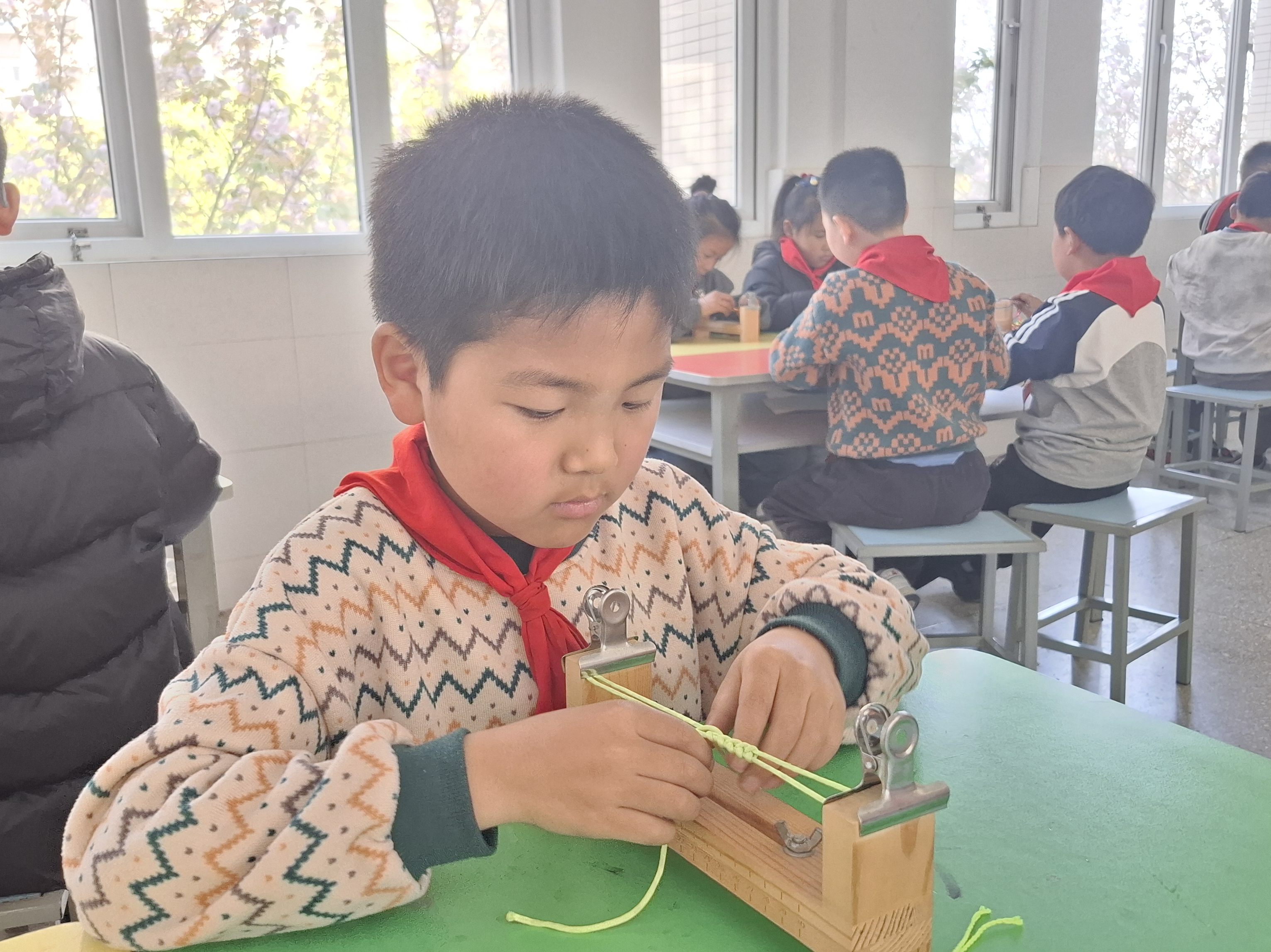 【花港一小】墨韵清明  编织彩绳 “我们的节日·清明”系列活动二