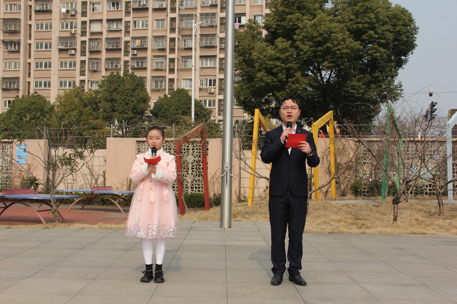 主持人.JPG