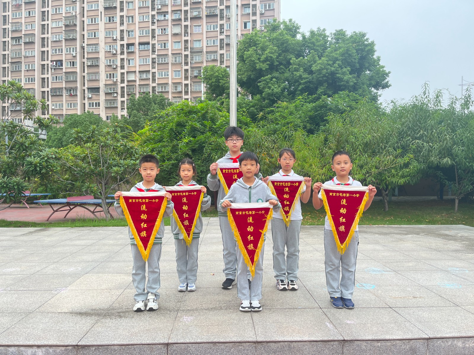 【花港一小】颁发流动红旗，传承文明风尚（一百零三）