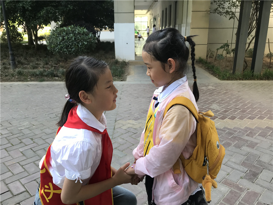 姐姐介绍小学生活.jpg