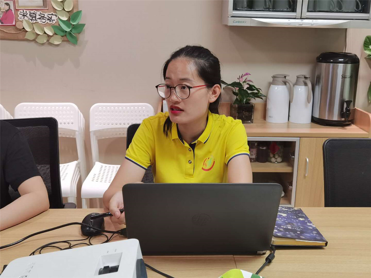 杨娟老师组织教研.jpg