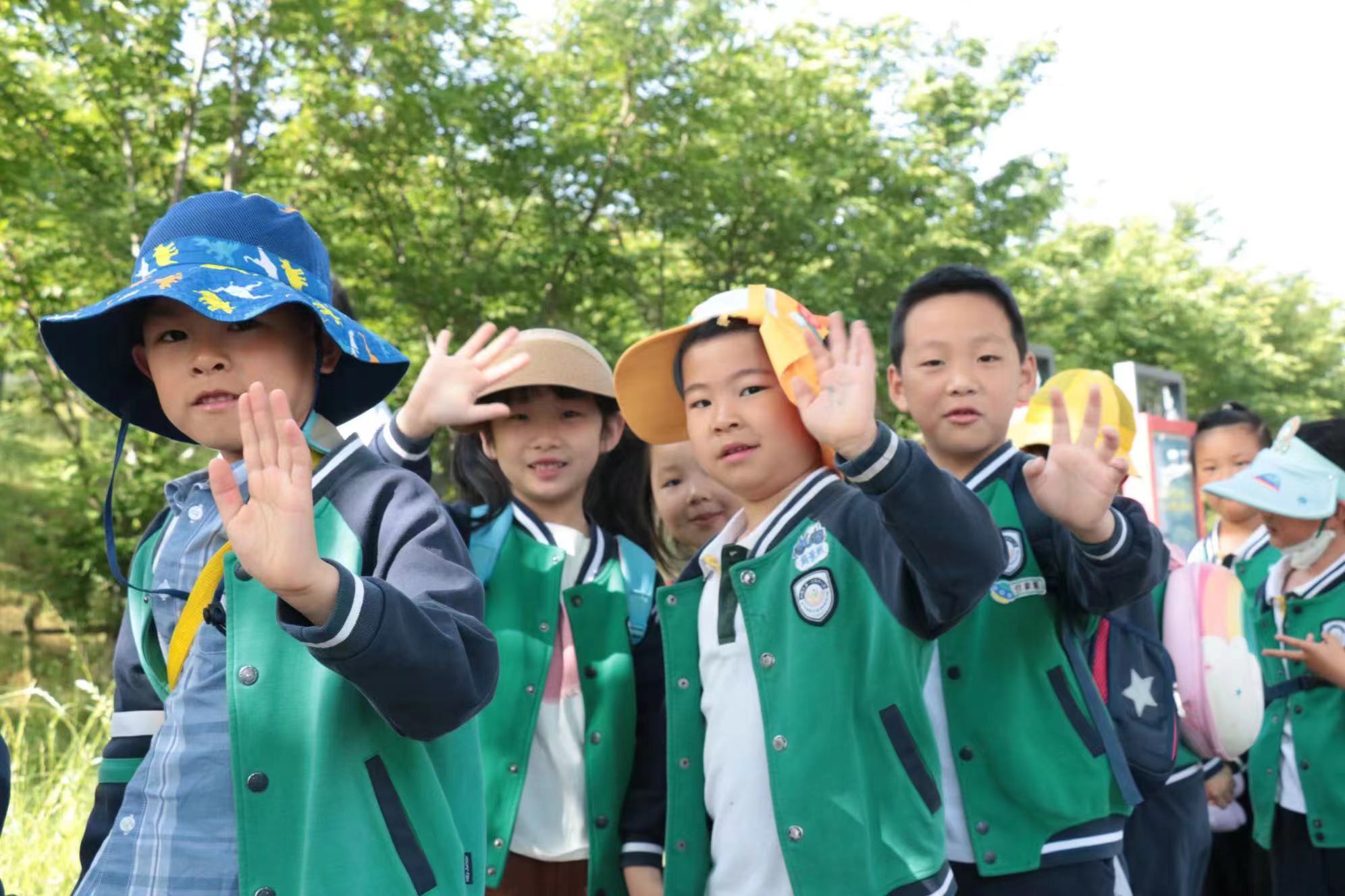 参观小学.jpg