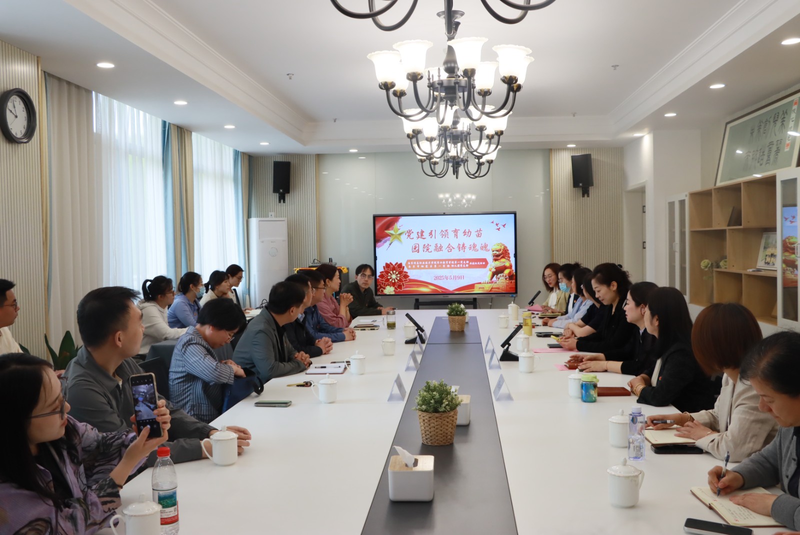【畅美一实幼】党建引领育幼苗 园院融合铸魂魄——南京市栖霞区第一实验幼儿园开展党建共建主题党日活动