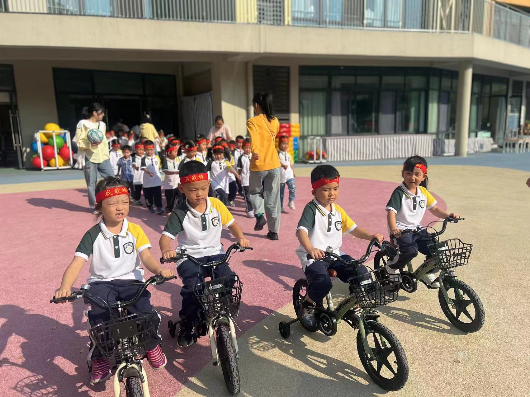 和小花甜一起锻炼吧——区一实幼三元分园体育节开幕式活动_html_1b7484ca.jpg