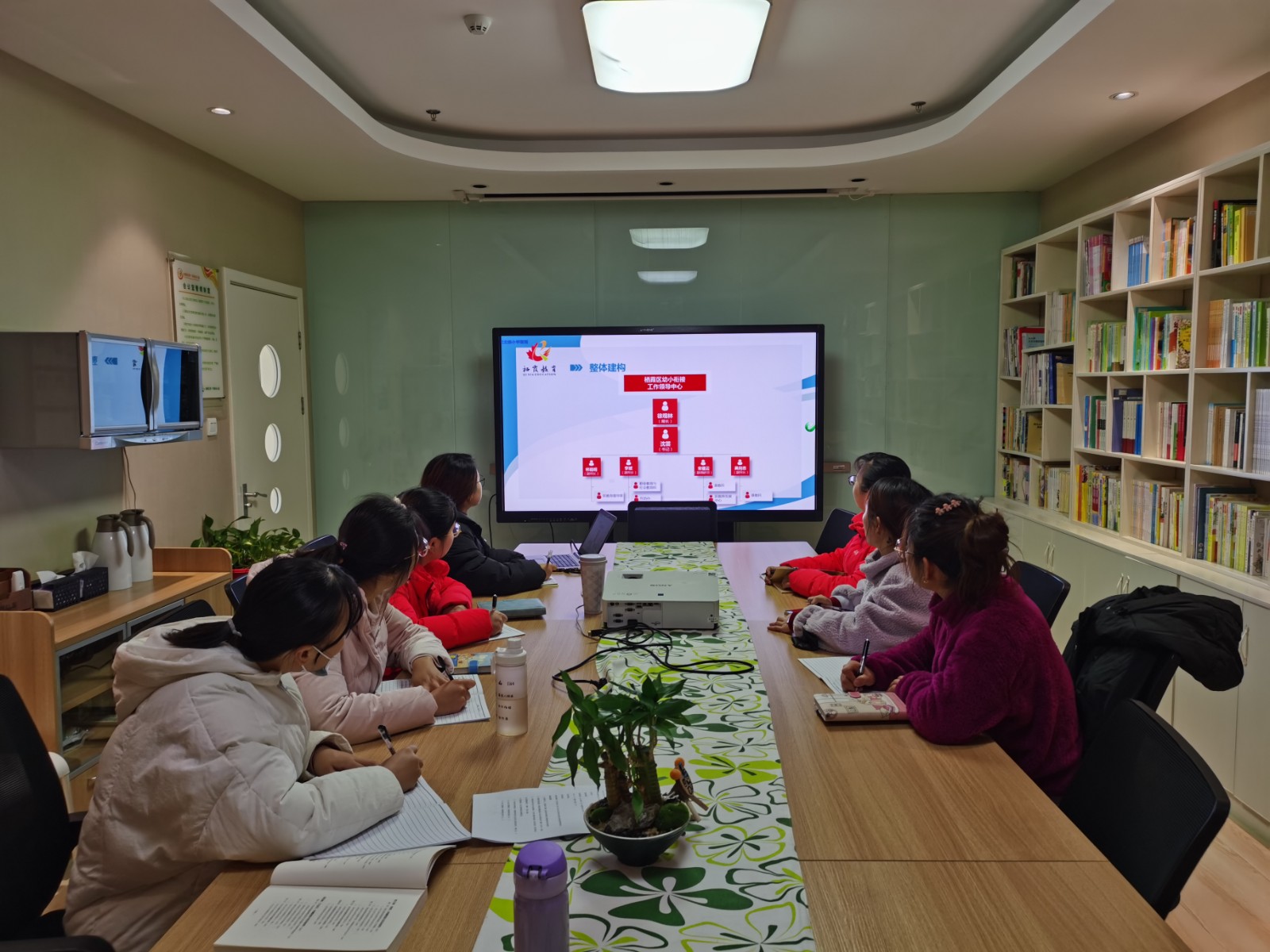 尧辰园教师观看南京市幼小科学衔接推进会.jpg