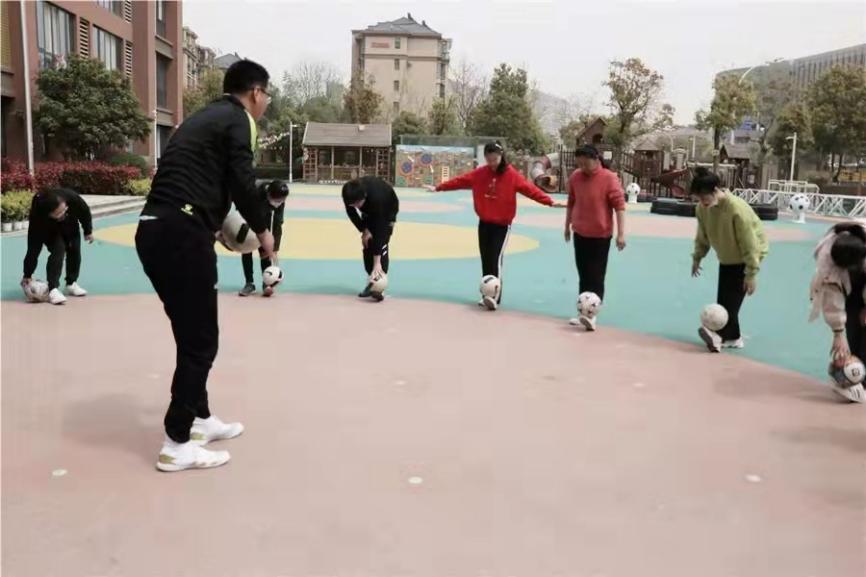 新学期足球新闻_html_m447f8c6.jpg