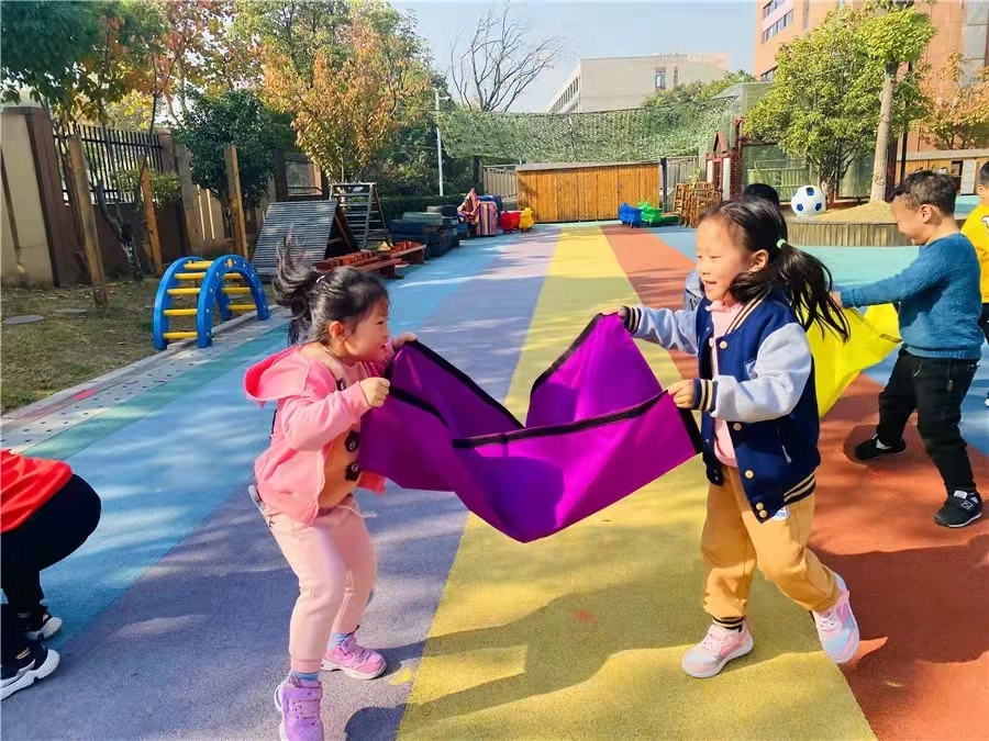 趣味足球游戏“幼”你最精彩_html_m3db3423b.jpg