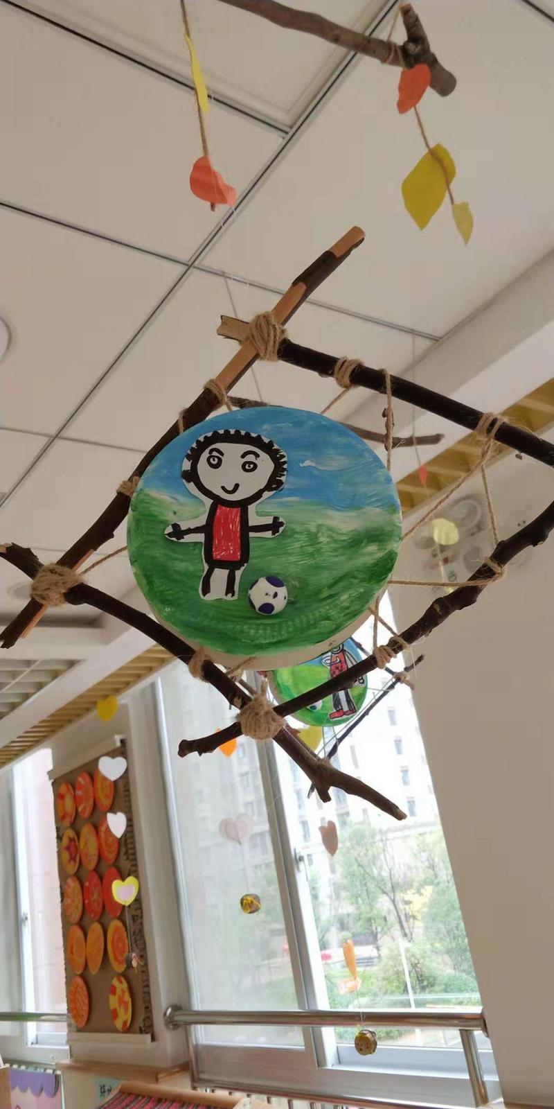 幼儿足球绘画作品_html_m2a68fc0d.jpg