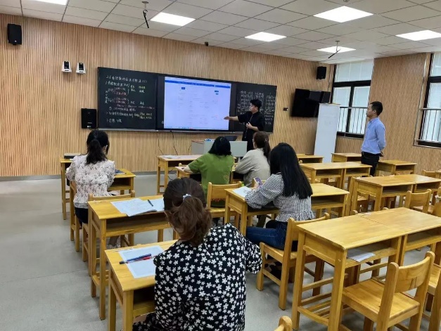 【纯正迈初·教学】教育数字化，赋能新课堂——点阵笔项目在迈初落地_html_m42555f0f.jpg